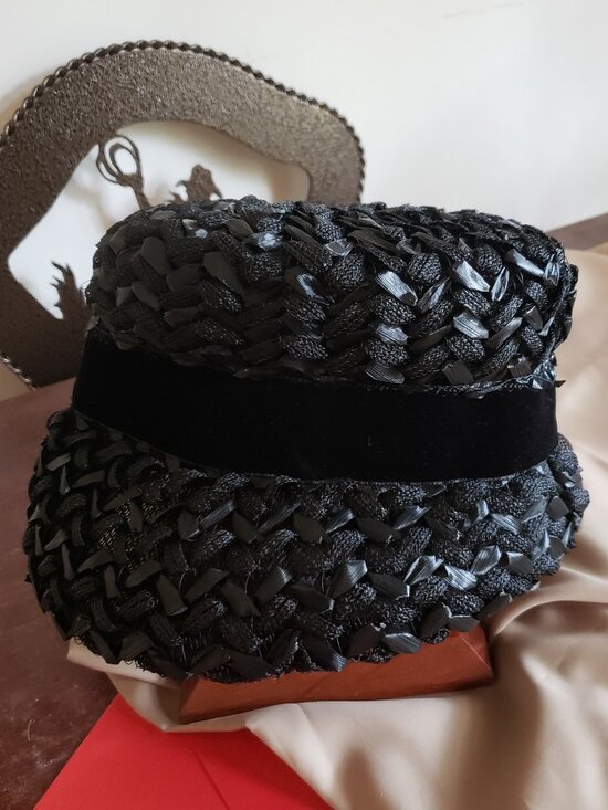 VINTAGE STRAW BLACK SUMMER HAT WITH A VELVET BOW ACCENT